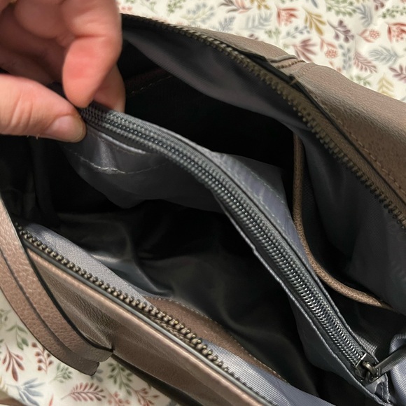 Chic Brown Leather Shoulder Bag - Picture 7 of 10